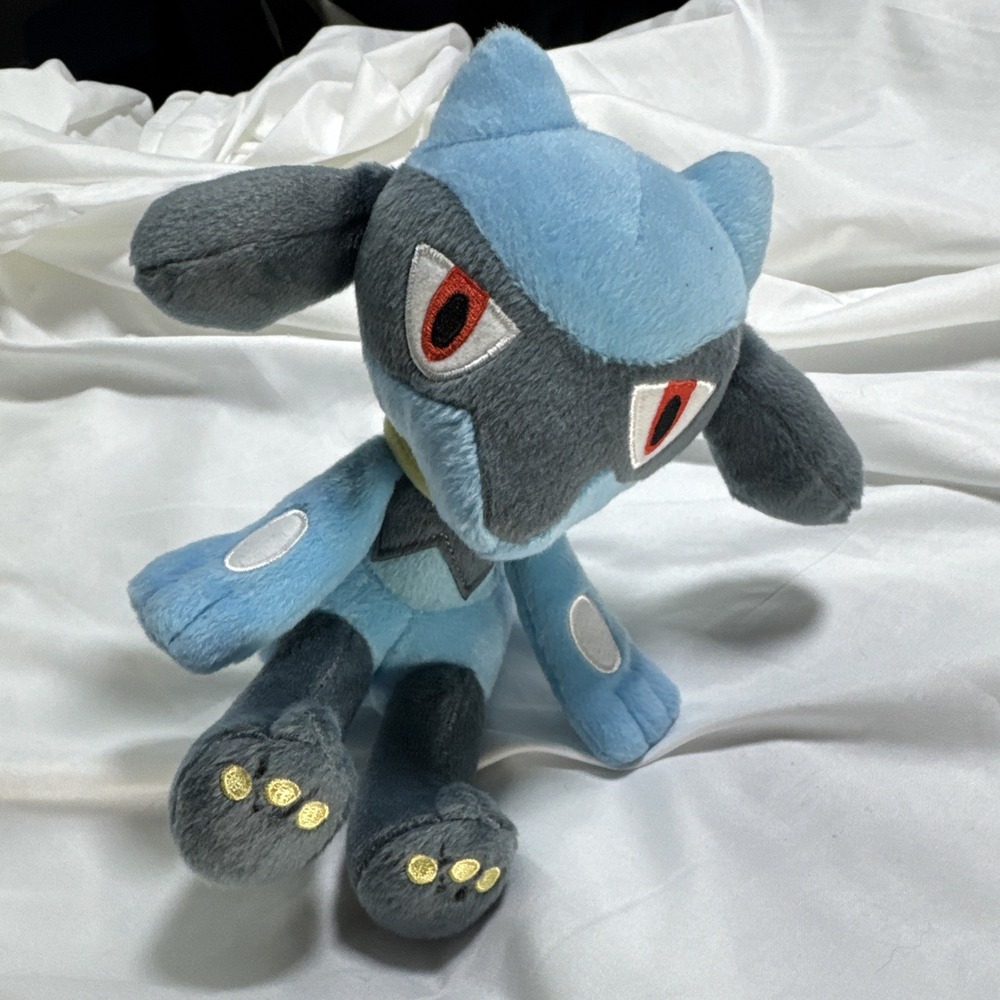 Pokemon Takara Tomy Sitting Riolu Plush 7"